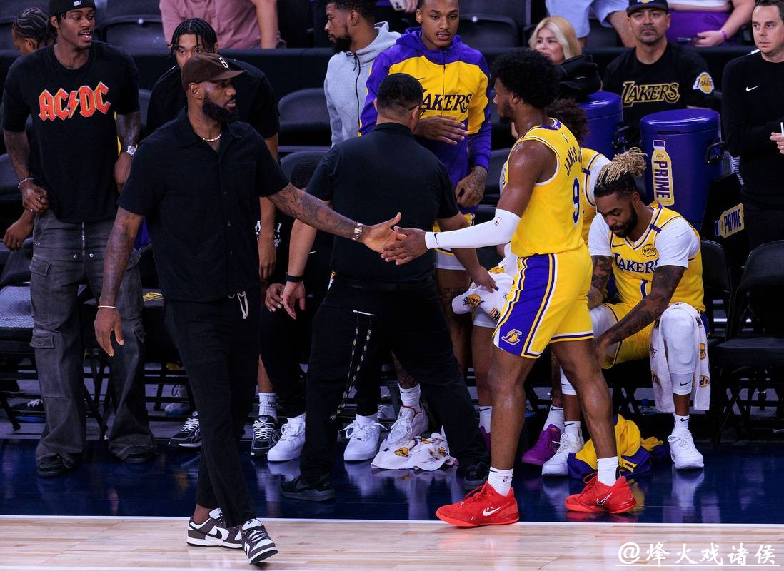 詹姆斯三双克内克特20+8 湖人大胜马刺止3连败 詹姆斯三双克内克特20+8 湖人大胜马刺止3连败