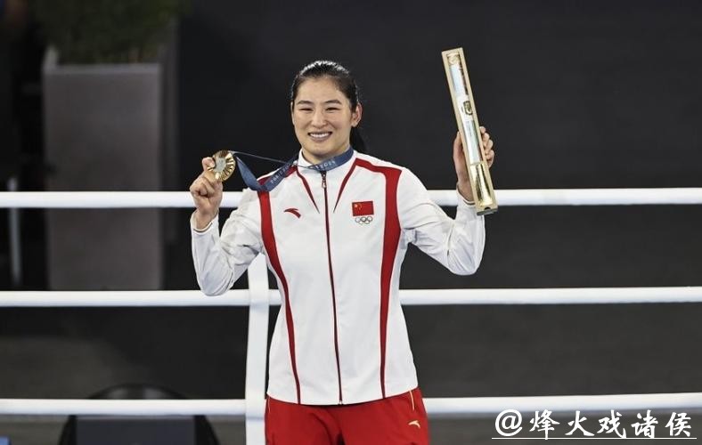 全运会拳击比赛：奥运冠军李倩晋级八强