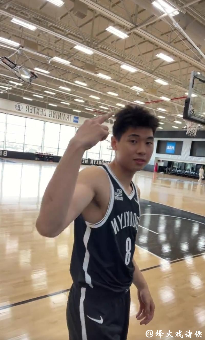 崔永熙新赛季确定穿8号球衣 官方身高为1米98 崔永熙新赛季确定穿8号球衣 官方身高为1米98