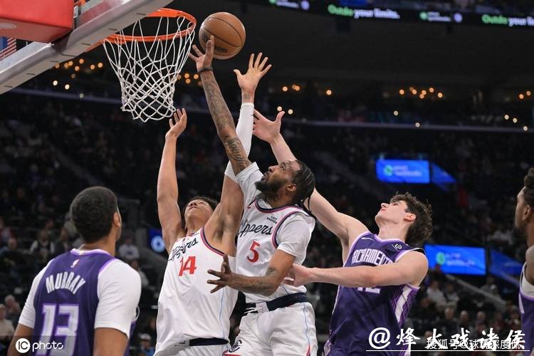 哈登关键三分加防守，骑士逆转险胜掘金